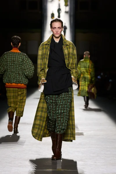 Look 12